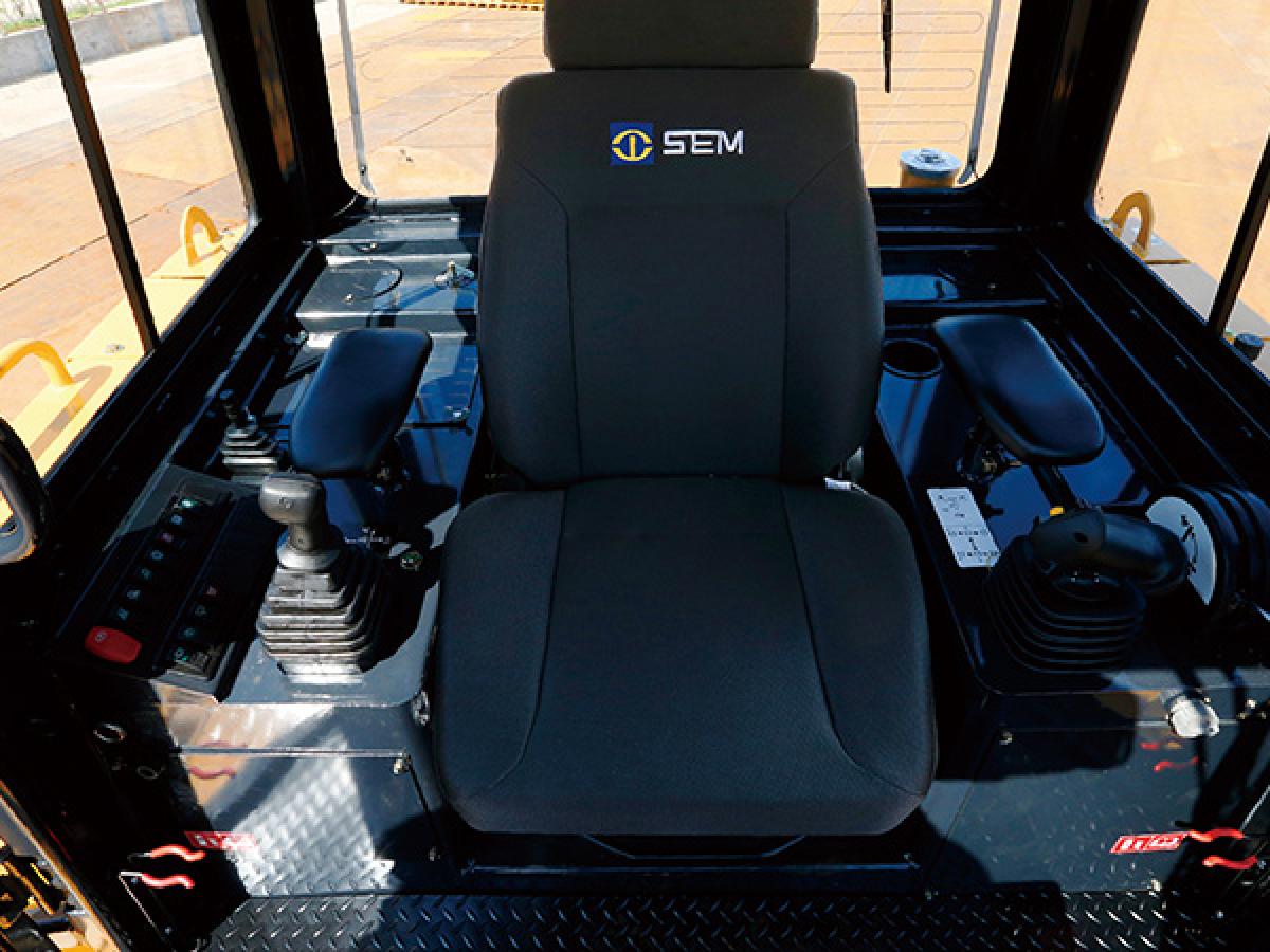 824F - Confort de conduite renforcé